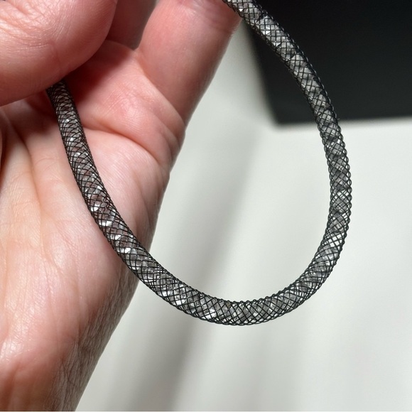 BETSEY JOHNSON SILVER CRYSTALS
FILLED MESH TEAL PANTHER HEAD
CHOKER NECKLACE 16" - Picture 4 of 10